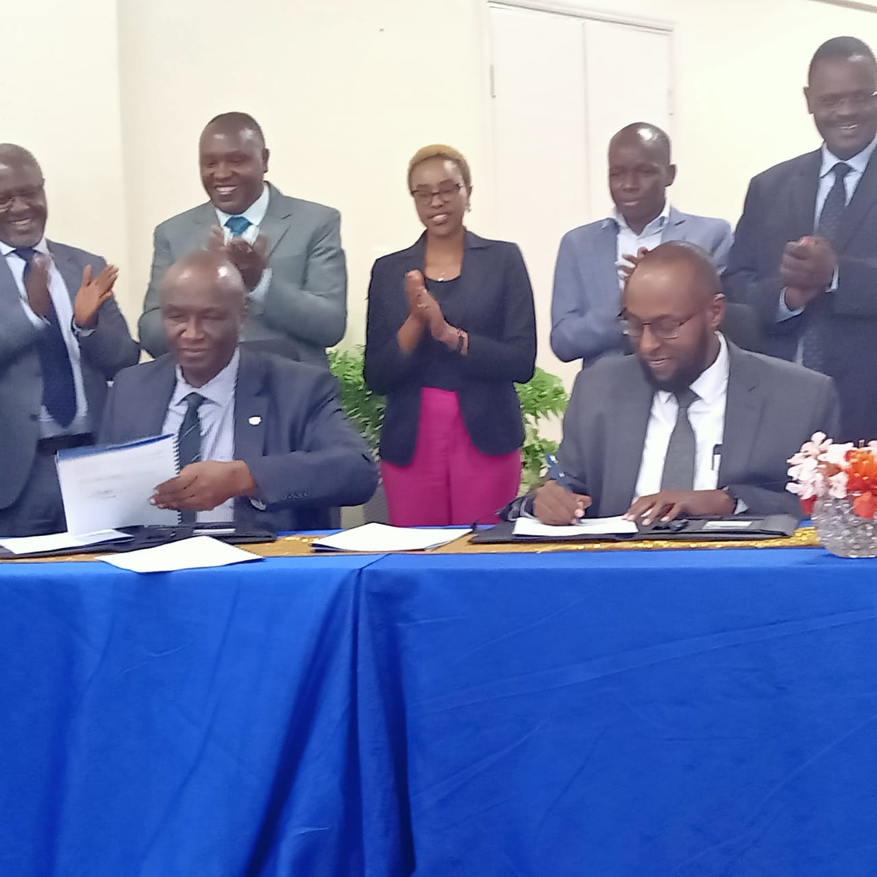 Mount Kenya University Vice-Chancellor Prof Deogratius Jaganyi (left) and Kenyatta University Teaching Research and Referral Hospital Chief Executive Ahmed Dagane