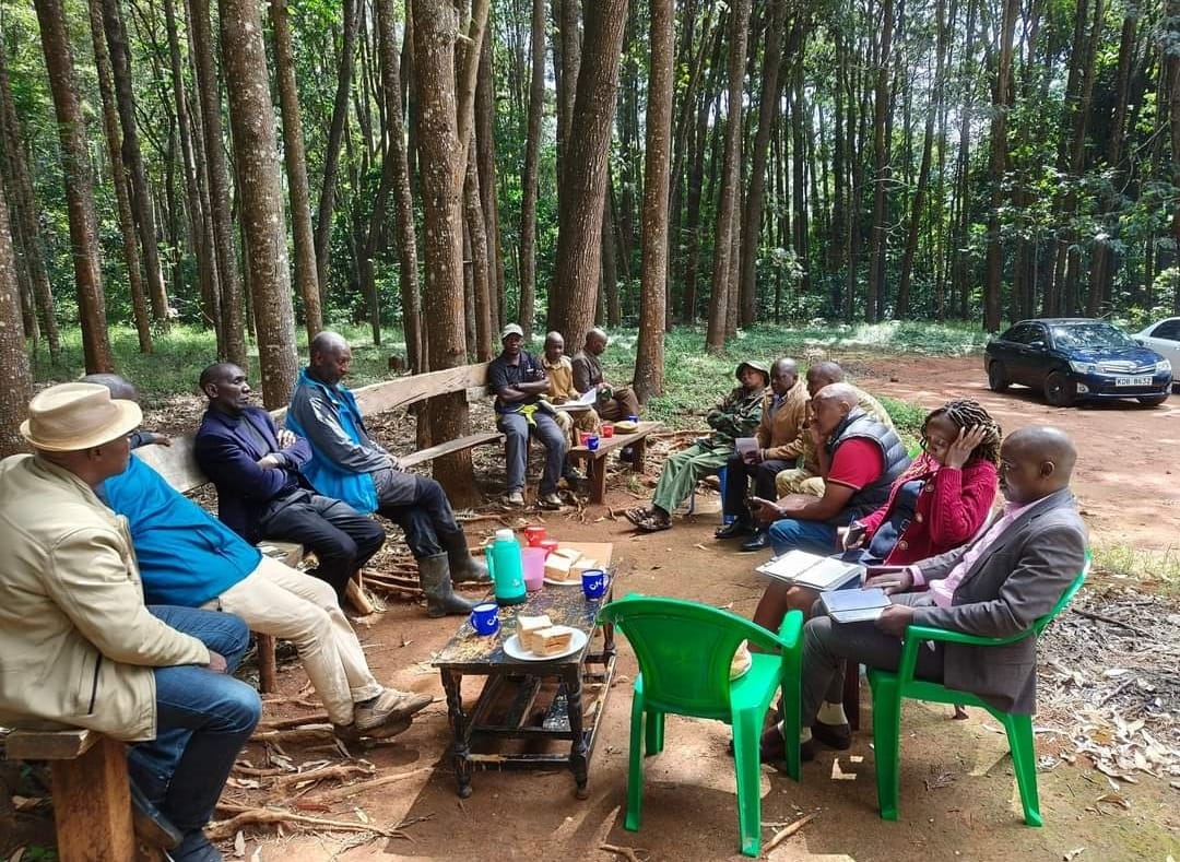 Tharaka-Nithi County Tourism and Culture Director Geoffrey Chabari (3rd left) when he met Mt Kenya National Park Chogoria gate stakeholders