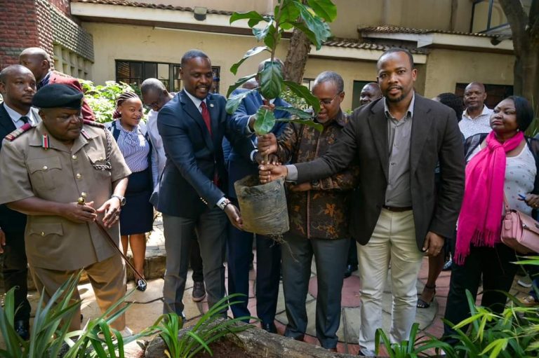 The CS was flanked by the Deputy Director Irrigation Management Mr. Maurice Opondo and Nakuru County Commissioner Loyford Kibaara and his Security team.