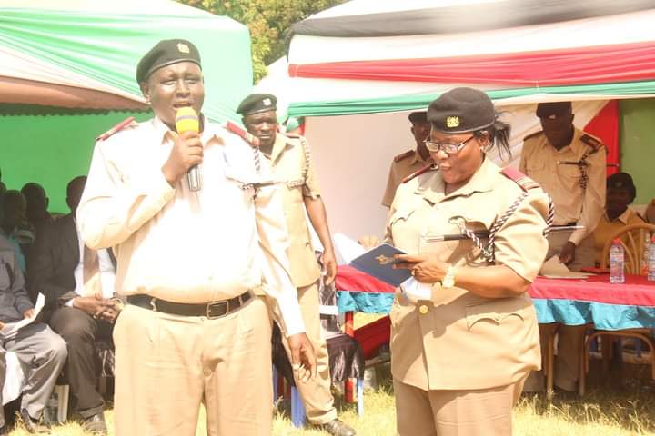 Busia Sub County Assistant County Commissioner Eunice Ochieng has called for collaboration between chiefs and police officers to combat illicit brew dealers.