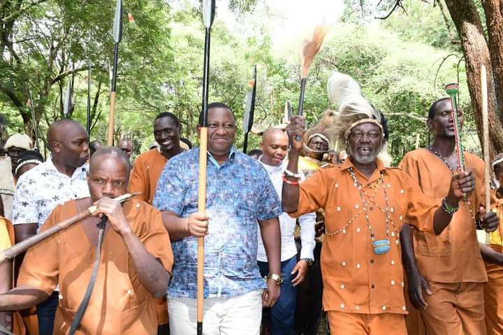 Mining Cabinet Secretary Salim Mvurya (second left)