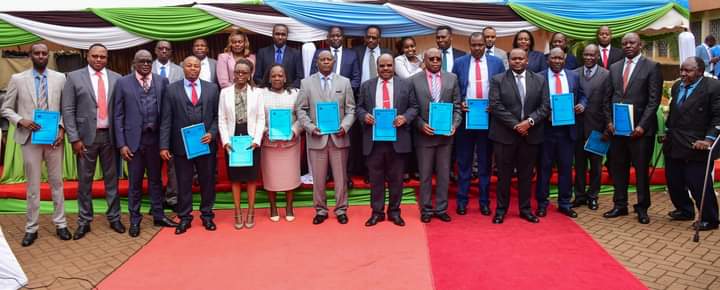 Nyeri County governor Mutahi Kahiga, his deputy David Kinaniri and other senior officials after signing the Performance Contracts.