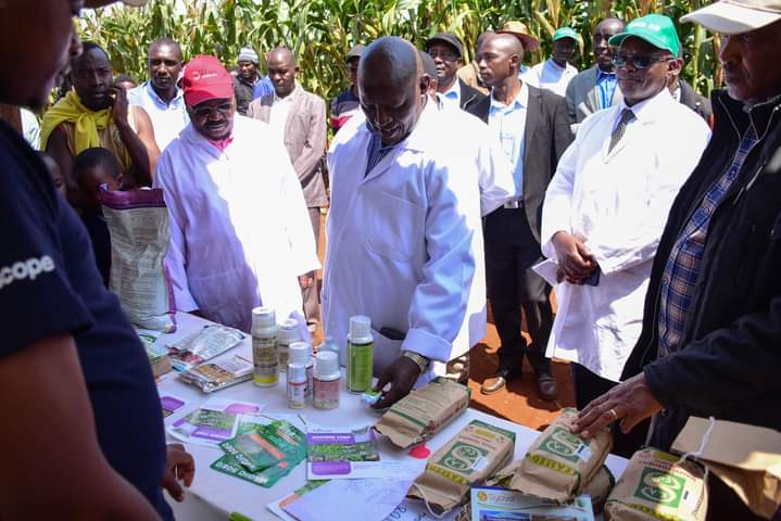 Nyeri County governor Mwalimu Mutahi Kahiga, his deputy David Kinaniri and other stakeholders at Wambugu ATC on Friday.