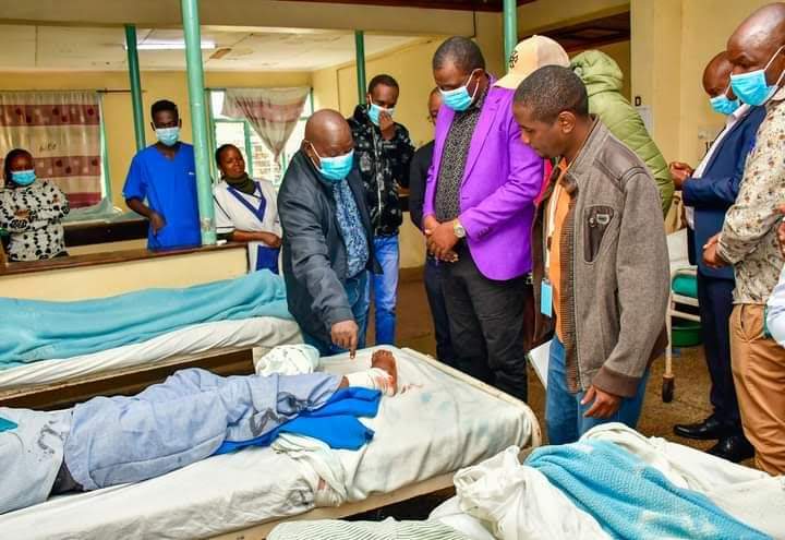 Nyeri County governor Mwalimu Mutahi Kahiga (in black jacket) with other officials when he visited Karatina Level IV hospital on Saturday.