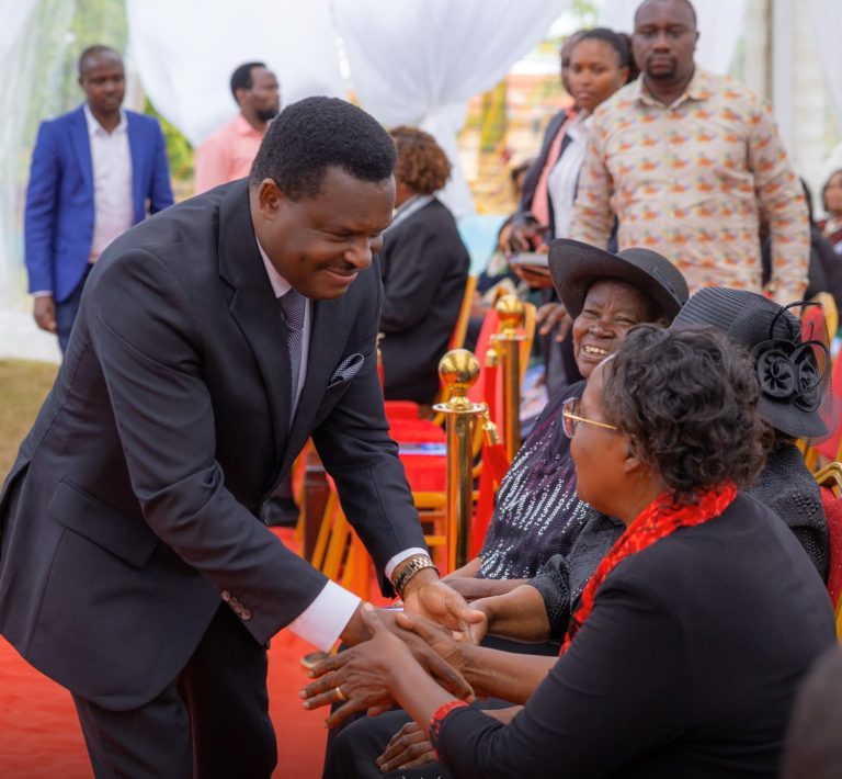 Tharaka Nithi County governor Muthomi Njuki condoling the family of the late Mutegi Njau.
