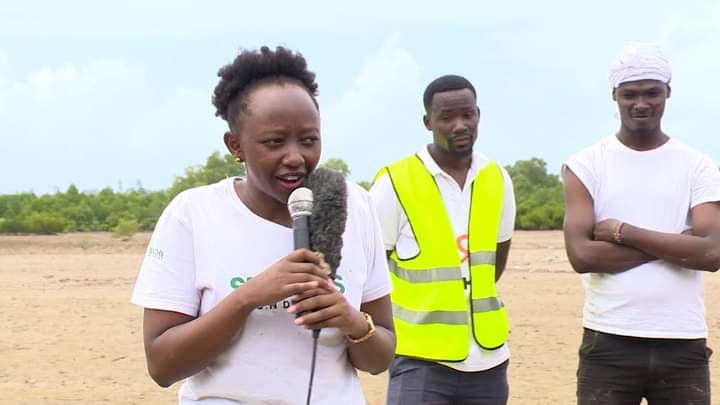 Charlene Ruto addressing stakeholders after the cycling and mangrove trees planting exercise last Saturday.
