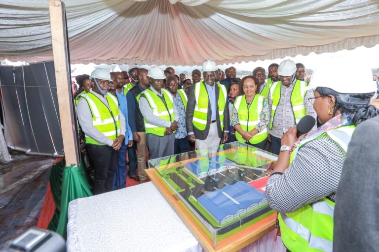 President William Ruto, his deputy Rigathi Gachagua,  Kirinyaga Governor Anne Waiguru and Trade CS Salim Mvurya being taken through the Sagana Industrial City Master Plan on Saturday.