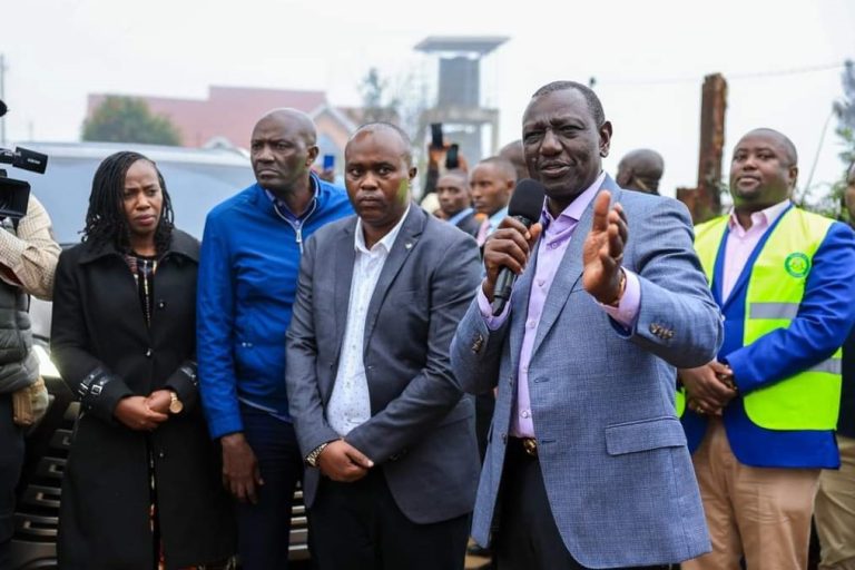President William Ruto accompanied by a section of Murang’a elected leaders address residents at Kiriani market of Mathioya Sub County