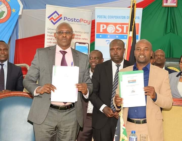 Bomet Governor Hillary Barchok and Postal Corporation of Kenya Post Master General and Chief Executive Officer John Tonui at the county headquarters during the signing of the MoU.