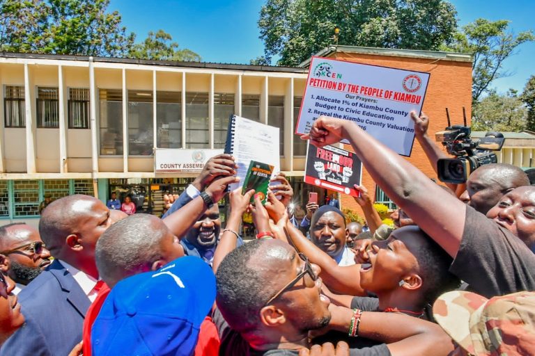 Bunge Mashinani presenting their petition on freehold land to Kiambu County Assembly speaker Charles Thiongo in february this year