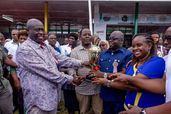 Deputy President Rigathi Gachagua handing over a trophy to one of the best exhibitors in Mombasa yesterday