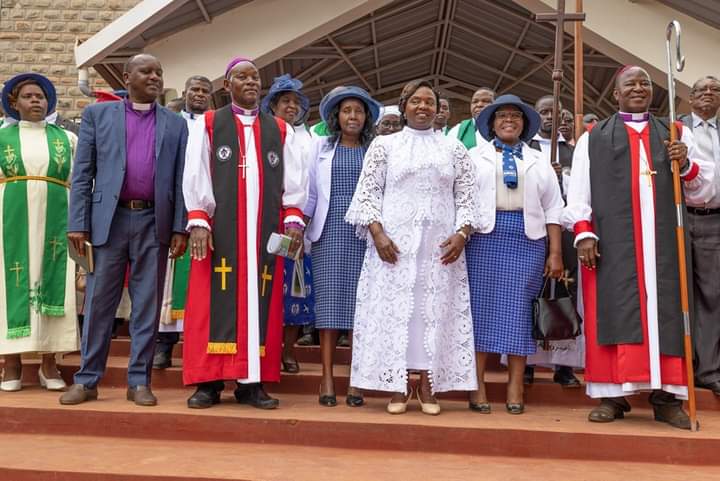 Pastor Dorcas Rigathi with church officials in Embu yesterday