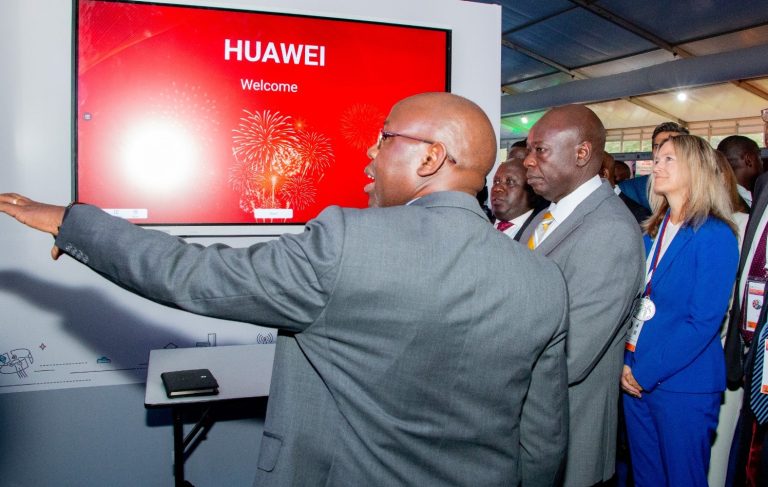 Steve Kamuya - Executive Director at Huawei Kenya taking DP Rigathe Gachagua, ICT PS John Tanui and IASP President Lena Miranda through a presentation at the IASP 2024