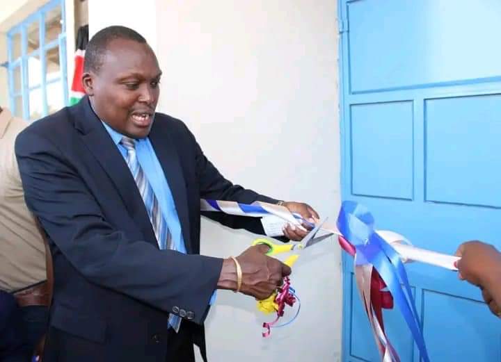 Kajiado East Constituency Member of Parliament Kakuta Ole Maimai commissioned a classroom for the Junior Secondary School (JSS) learners in Noonkopir Primary school.