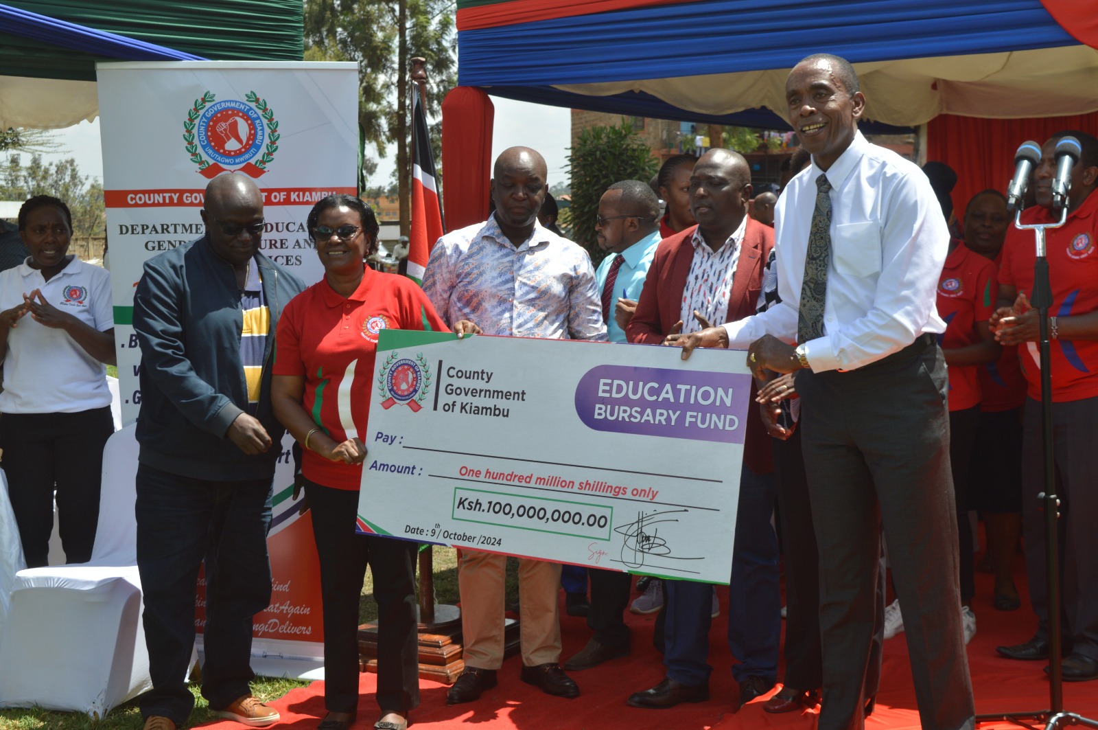 Kiambu Governor Kimani Wamatangi (right) joined by John Njiru Deputy Speaker , Geofrey Muceke Majority leade