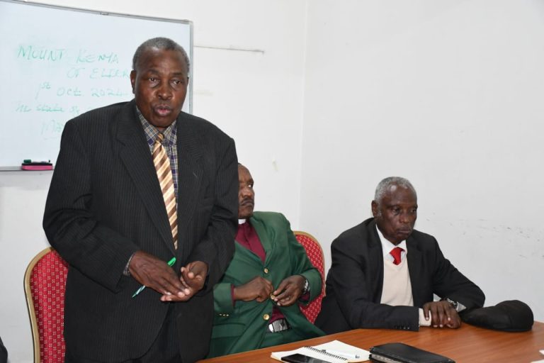 Mzee Paul Julius Mwati Kariuki, the National chairperson of Amani Kwa Wote Association of Kenya addressing journalists in Nyeri as other elders and religious leaders listen.