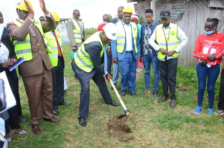 Nyandarua County Governor, Kiarie Badilisha, during a groundbreaking ceremony at the site of the proposed Kirima borehole, Rurii Ward, in Ol-Kalou Constituency.