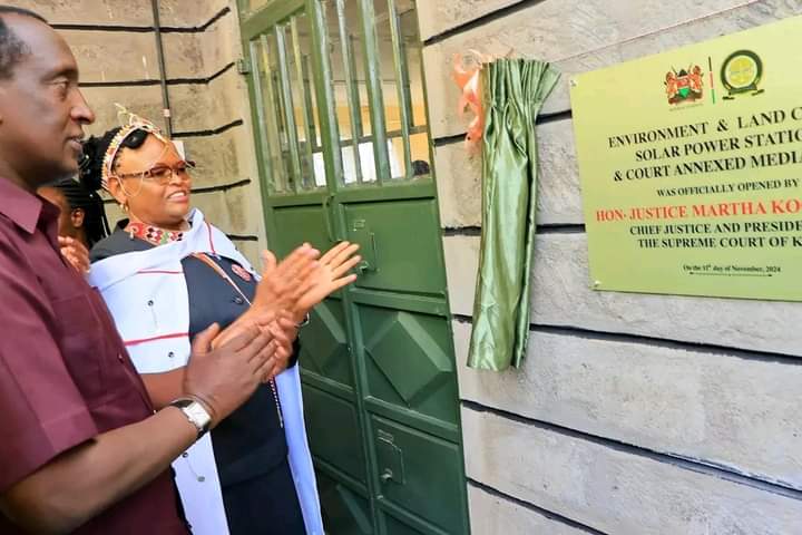 Chief Justice Martha Koome (Right) and Narok Governor Patrick Ntutu