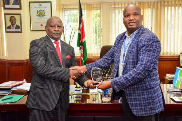 Nyeri County governor Dr Mutahi Kahiga with Nyewasco Managing Director Eng. Peter Kahuthu