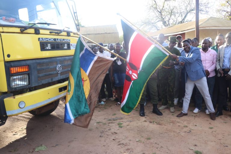 Tharaka Nithi Governor Muthomi Njuki (right) flags off disbursement of cotton seeds to farmers at Chiakariga ward in Tharaka constituency last week.