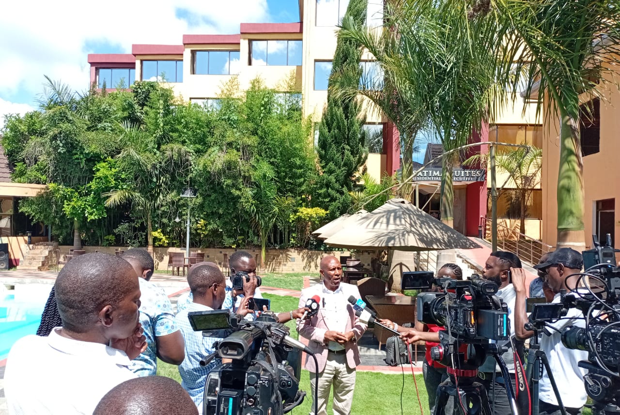 Dr Thuo Mathenge addressing journalists at Bantu Africa Resort in Nyeri yesterday.