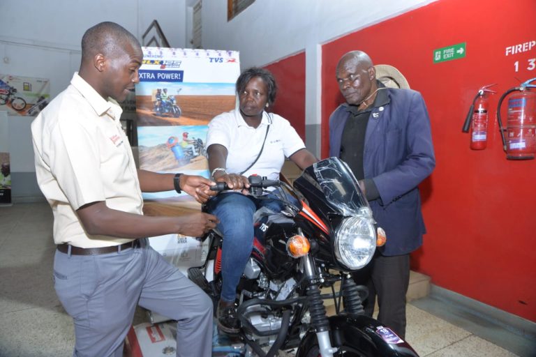 Emmanuel Musau (left) Car & General's Branch Manager for Nakuru