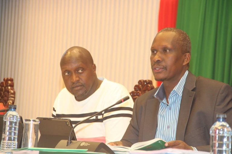 Finance Committee vice-chairman and AinaMoi constituency MP Benjamin Langat (right)