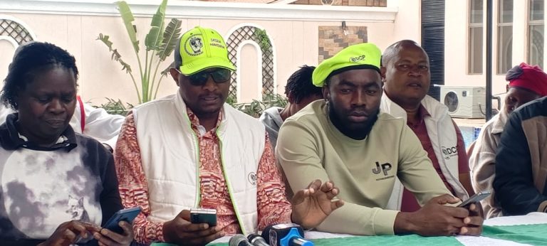 Meru county DCP chairman and Senatorial aspirant Timothy Kithinji (centre)