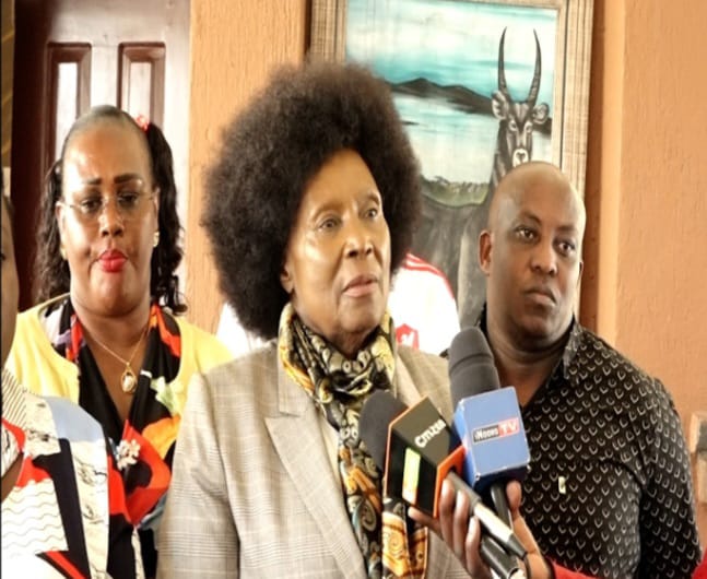 Ms Mary Wambui addressing journalists in Nakuru