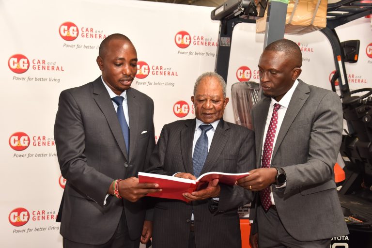 Sam Njenga (left), Chief Financial Officer of Car & General, Nicholas Ng'ang'a (center