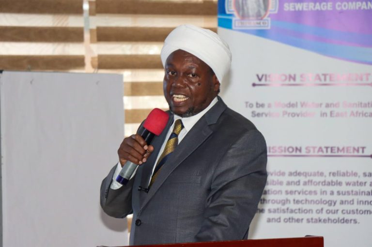 THIWASCO Managing Director Eng Moses Kinya speaks during the stakeholders meeting in Thika Town.