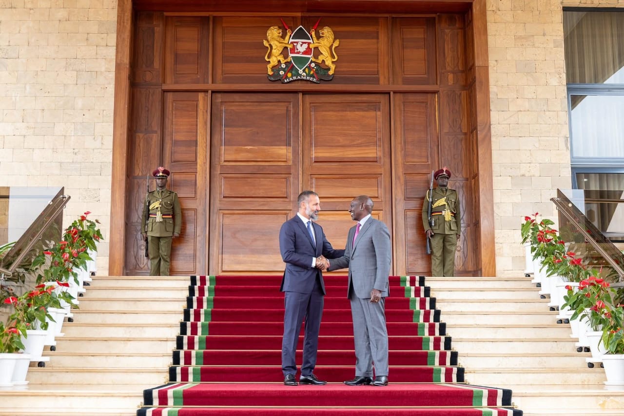 President Ruto Hosts And Awards Aga Khan V The Chief Of The Order Of The Golden Heart (20)