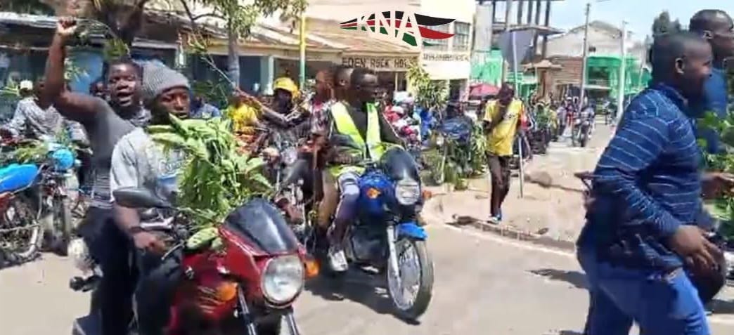 Homa Bay residents during a procession yesterday.
