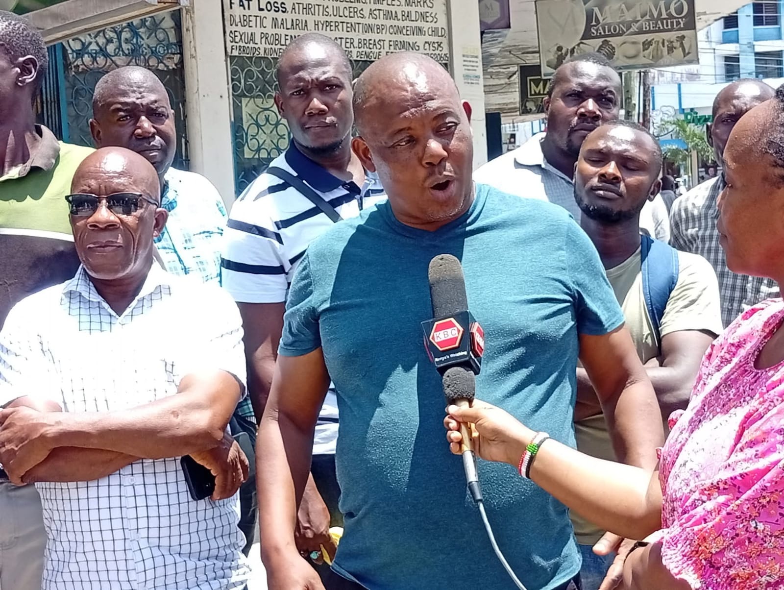 Raphael Ondiek Wakaya from Ziwa la Ng’ombe addressing the media as other Mombasa residents looks on.