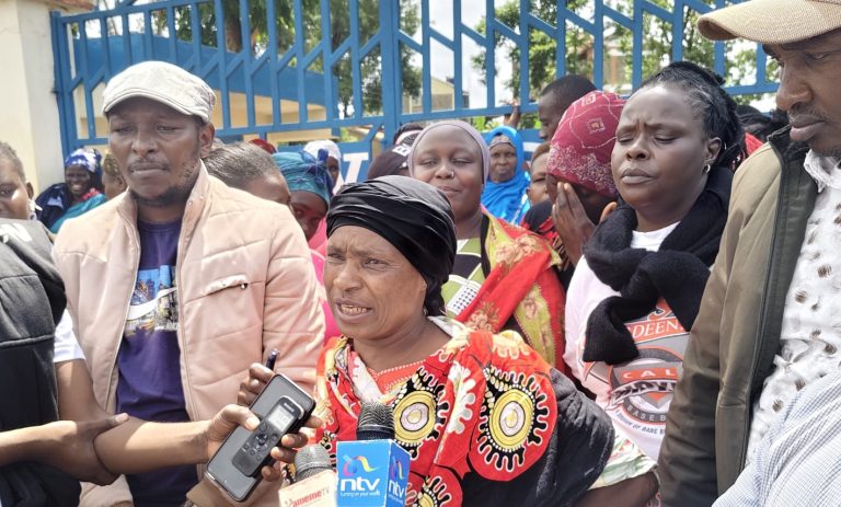 Residents of Maragua town airing their views about ingoing water politics in the area.