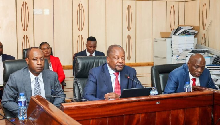CS Mutahi Kagwe (centre) with PSs Jonathan Mueke (left) and Paul Rono (right).