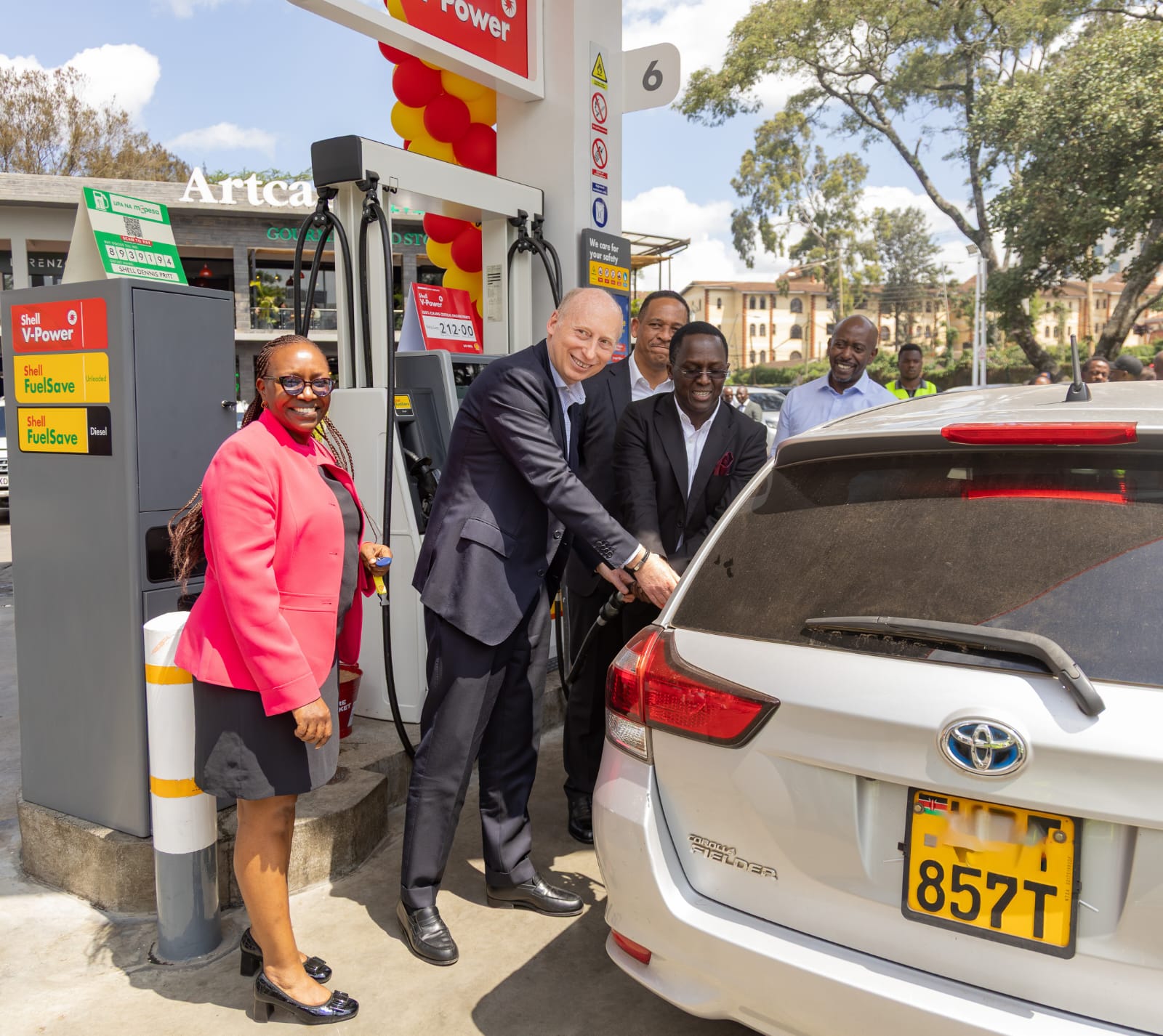 Shell Dennis Pritt Service Station, Retailer, Nyokabi Mwangi (left) joins Vivo Energy Group CEO
