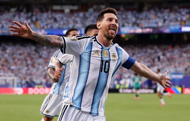 Argentina beat Algeria 3-0 in World Cup clash as Messi nets hat-trick