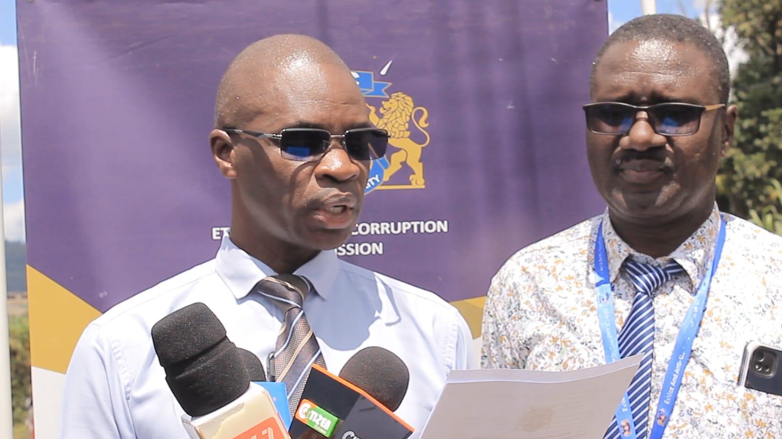 EACC South Nyanza Regional Manager Alfred Mwachugha addressing the press outside the office over the arrest of the Nyamira County Assembly Clerk over the allegations of corruption.