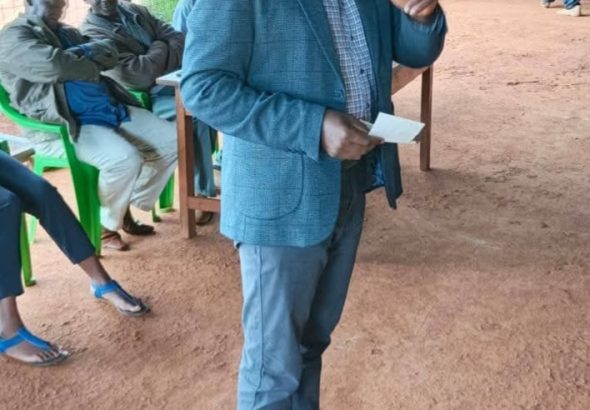 Eng. Wangai Ndirangu addressing Mihuti Farmers Cooperative Society members in Mukurwe-ini last week.
