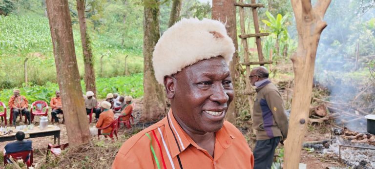 Kikuyu elder Kiiru Wa Ngechu speaking during the blessing of the one-acre land where Culture Centre will be established at Nduny'u trading center, Mahiga Ward, Othaya.