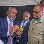 A livestock expert explaining a point to CS Mutahi Kagwe (right) and Nyeri Governor Mutahi Kahiga (centre).