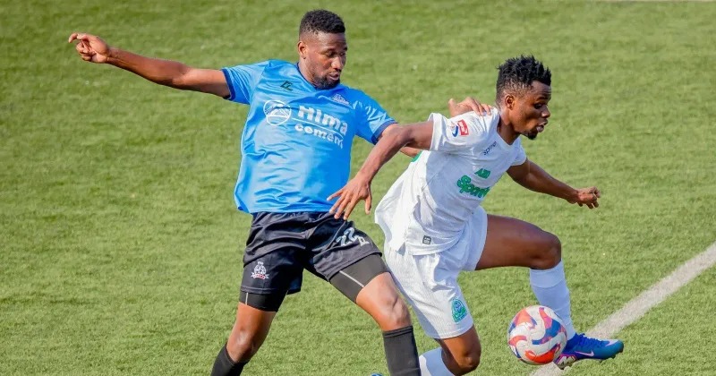 Gor Mahia's Ben Stanley Omondi (in white) in action against Uganda's Vipers SC.
