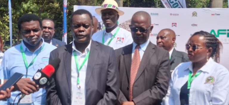House Farm Chief Executive Officer John Muhia (Left), AKEFEMA Chairman Joseph Karuri (Centre)
