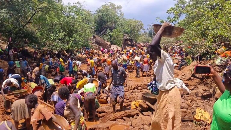 A gold rush in Kanyarkwat, West Pokot County, has attracted an estimated 10,000 people to Cheporor village within six days