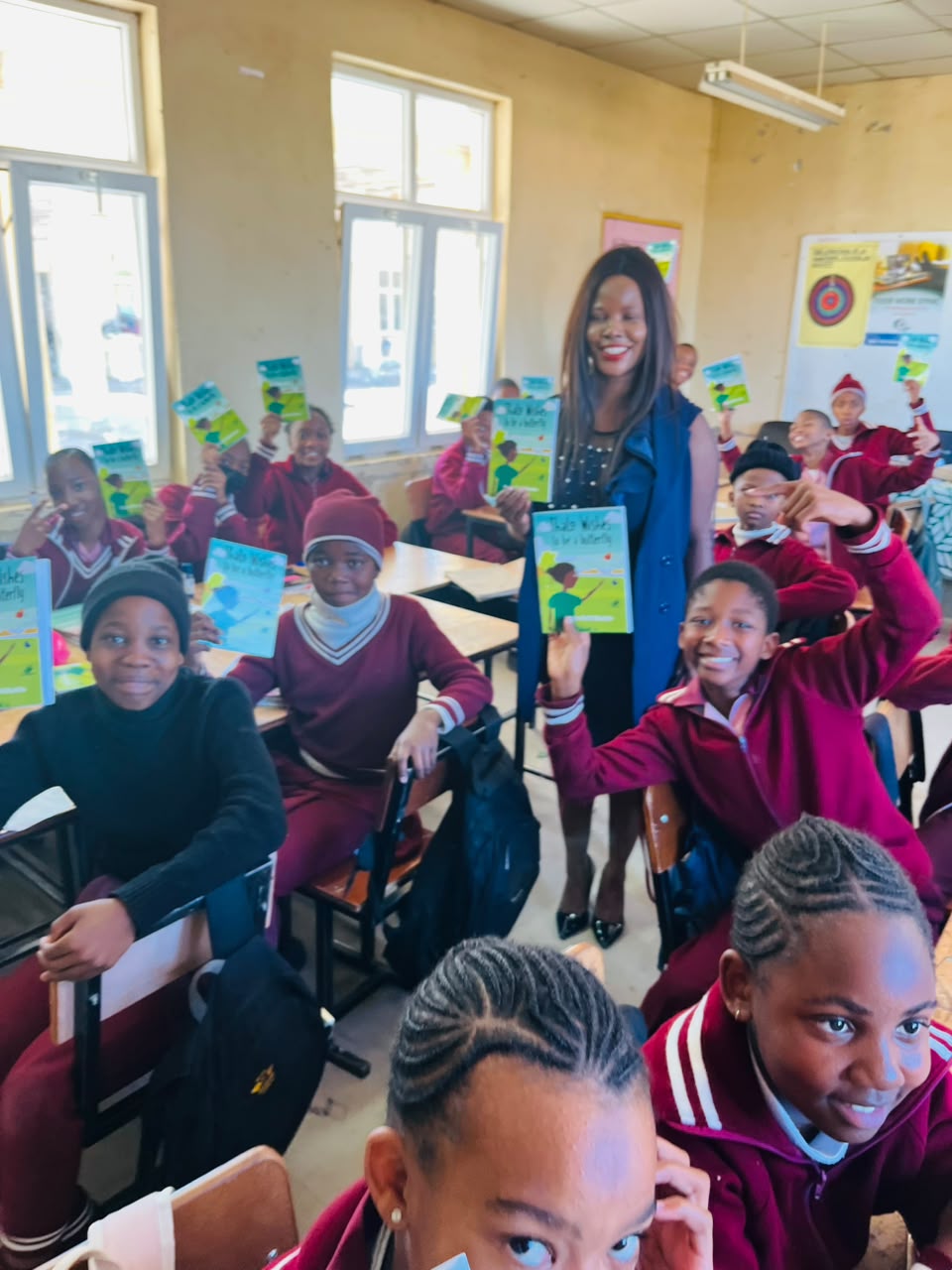 Dinokwane Primary in Serowe Mulher Forte African literature Outreach...