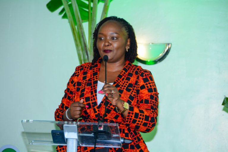 Meru County, Deputy Governor Lindah Kiome Adreses the farmers.