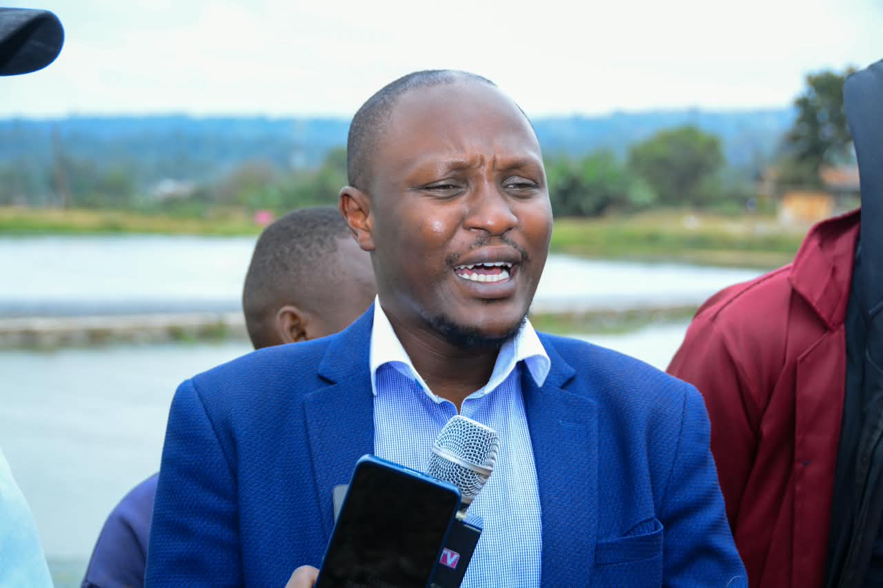 Centre for Rural Justice chairperson Mwenda Murerwa adresses the press.
