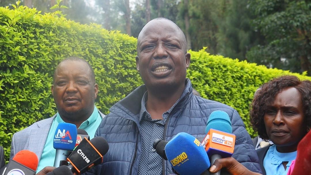 Committee chairman Julius Melly addressing press at Kisi National Polytechnic during the public participation process