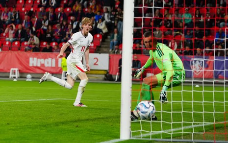 Gordon and Kane fire England to victory in Prague